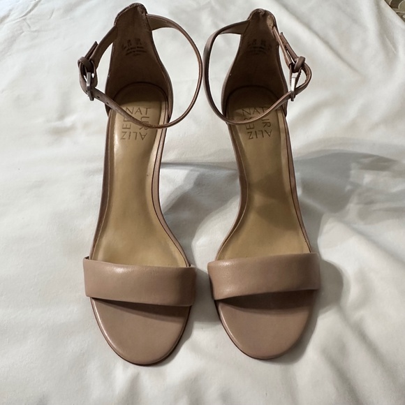 Naturalizer Leah Ankle Strap Nude Sandals Size 7.5 - Picture 2 of 6